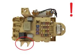 Sicherungskasten Relaiskasten Toyota 82730-0D040 20831