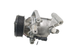 Kompressor Klimaanlage 926005154R Valeo Dacia Duster Sandero 2 2800km
