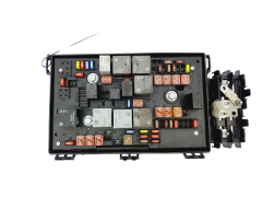 Sicherungskasten Relaiskasten 13343765 RW 1110086AC Opel GM Sicherungskasten Relaiskasten 13343765 RW 1110086AC Opel GM