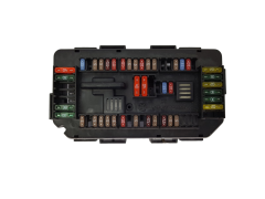 Sicherungskasten Relaiskasten 6114 V7 9337879 01 19451.000.001 BMW