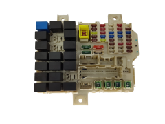 Sicherungskasten Relaiskasten Mitsubishi 8565A174 18877