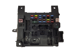Sicherungskasten Relaiskasten Mitsubishi 8637A643 L8637-002A L8637-001S
