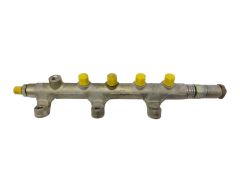 Einspritzleiste Kraftstoffverteiler  8200023961 0445214025 Renault 2.2 2.5 DCI