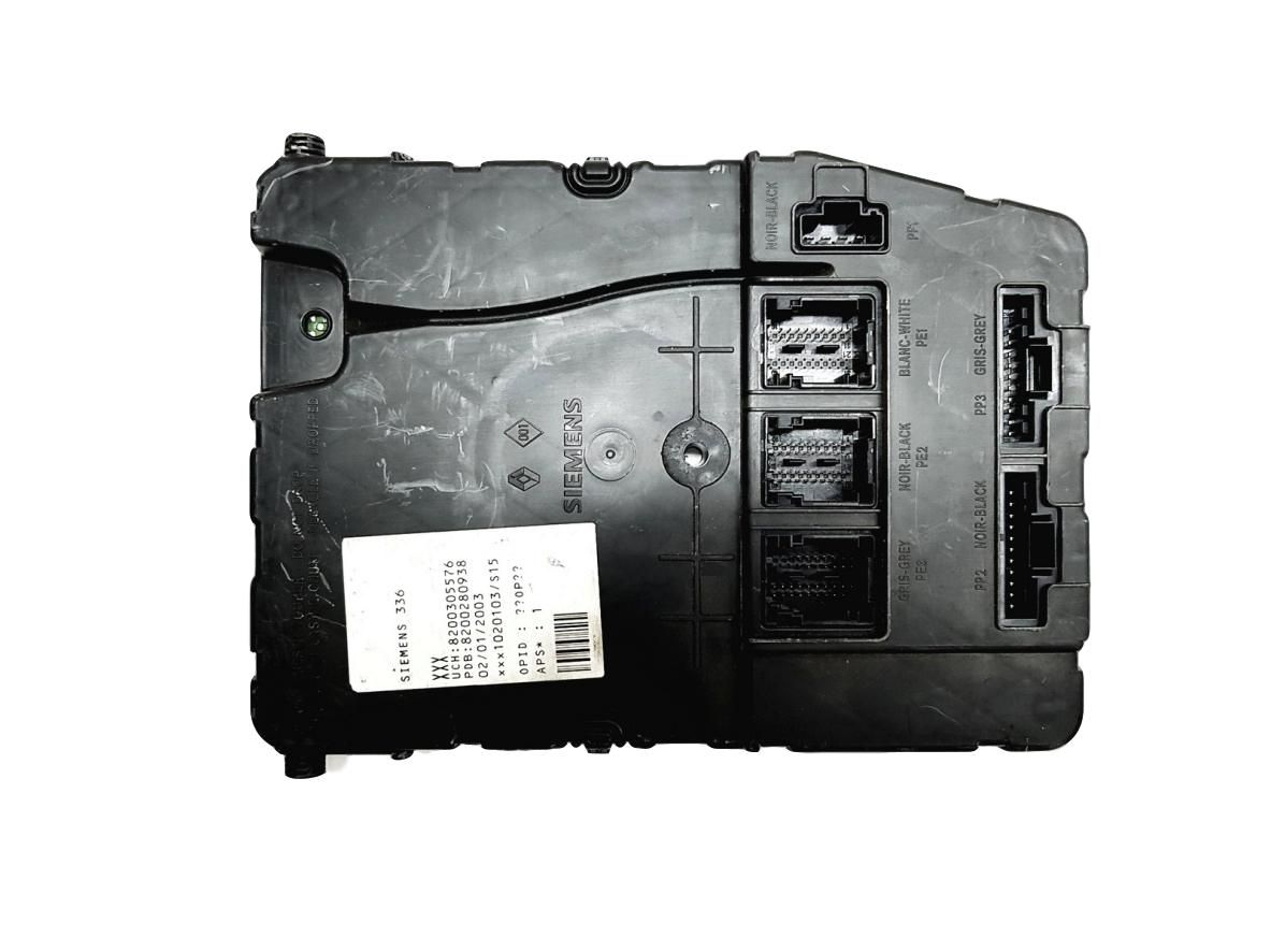 Steuergerät UCH X84 N3 8200305576 S118400300I Renault Siemens main product photo