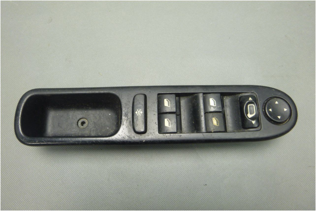 Przełącznik Szyb i Lusterek Peugeot 307 96351623XT main product photo