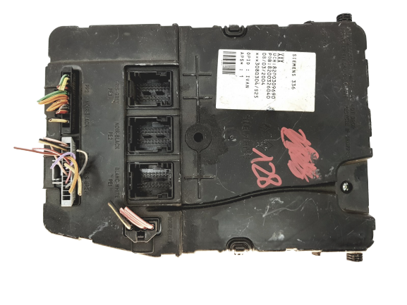 Steuergerät Renault UCH X84 N2 8200309690 S118400220D Siemens 21292 main product photo