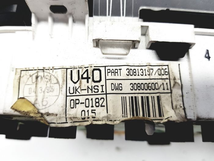 Tacho Kombiinstrument Volvo V40 S40 30813197 30800600 30516